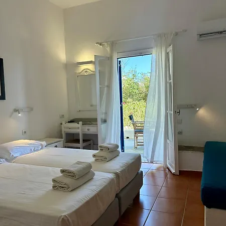 Paros Philoxenia فندق 3*